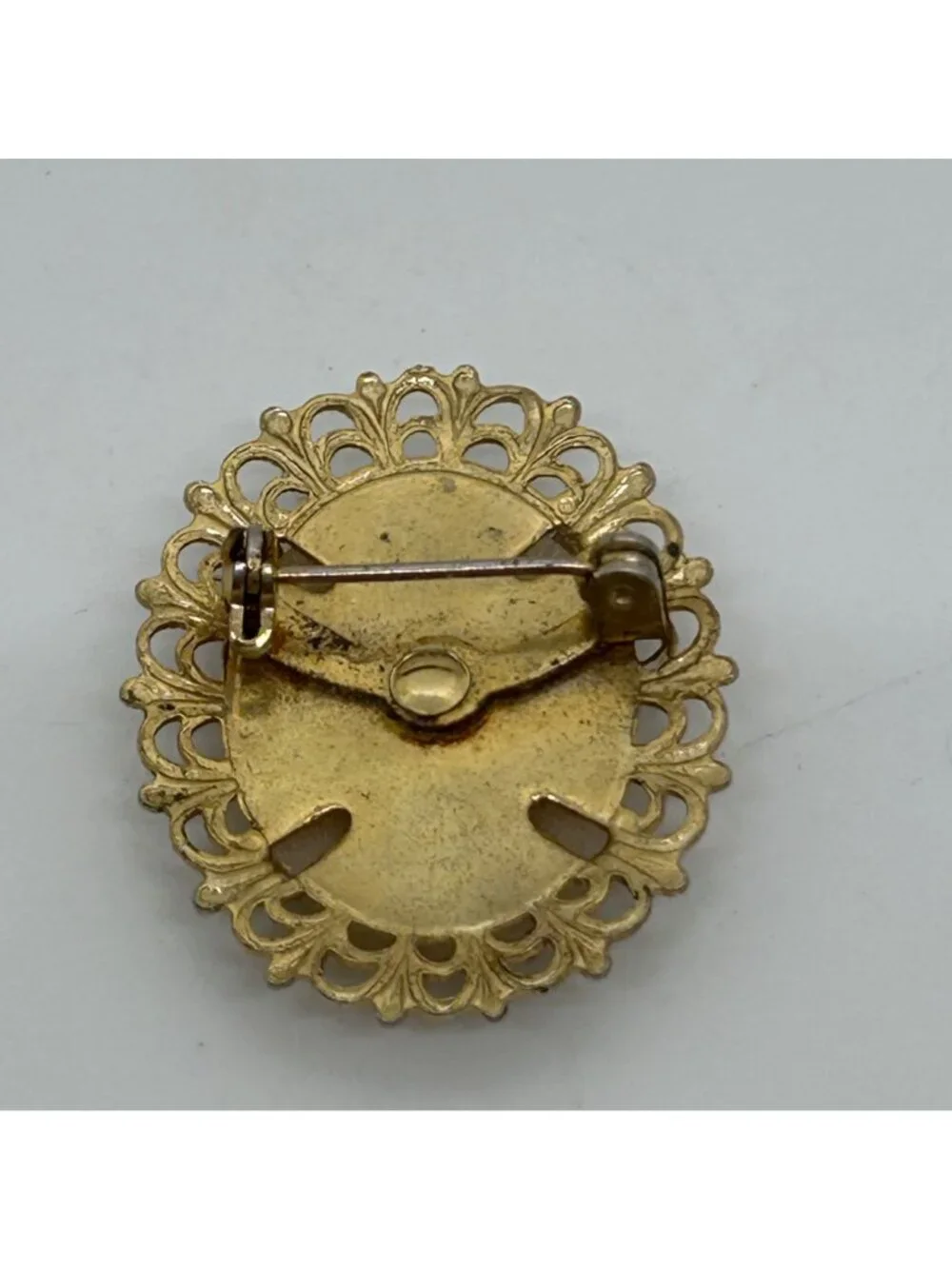 Vintage Oval Shell Cameo Brooch Gold Tone Filigree Frame Carved Portrait Pin